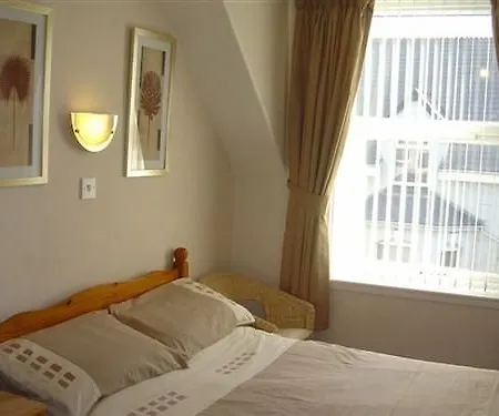 Bed & Breakfast Pencrebar 3*
